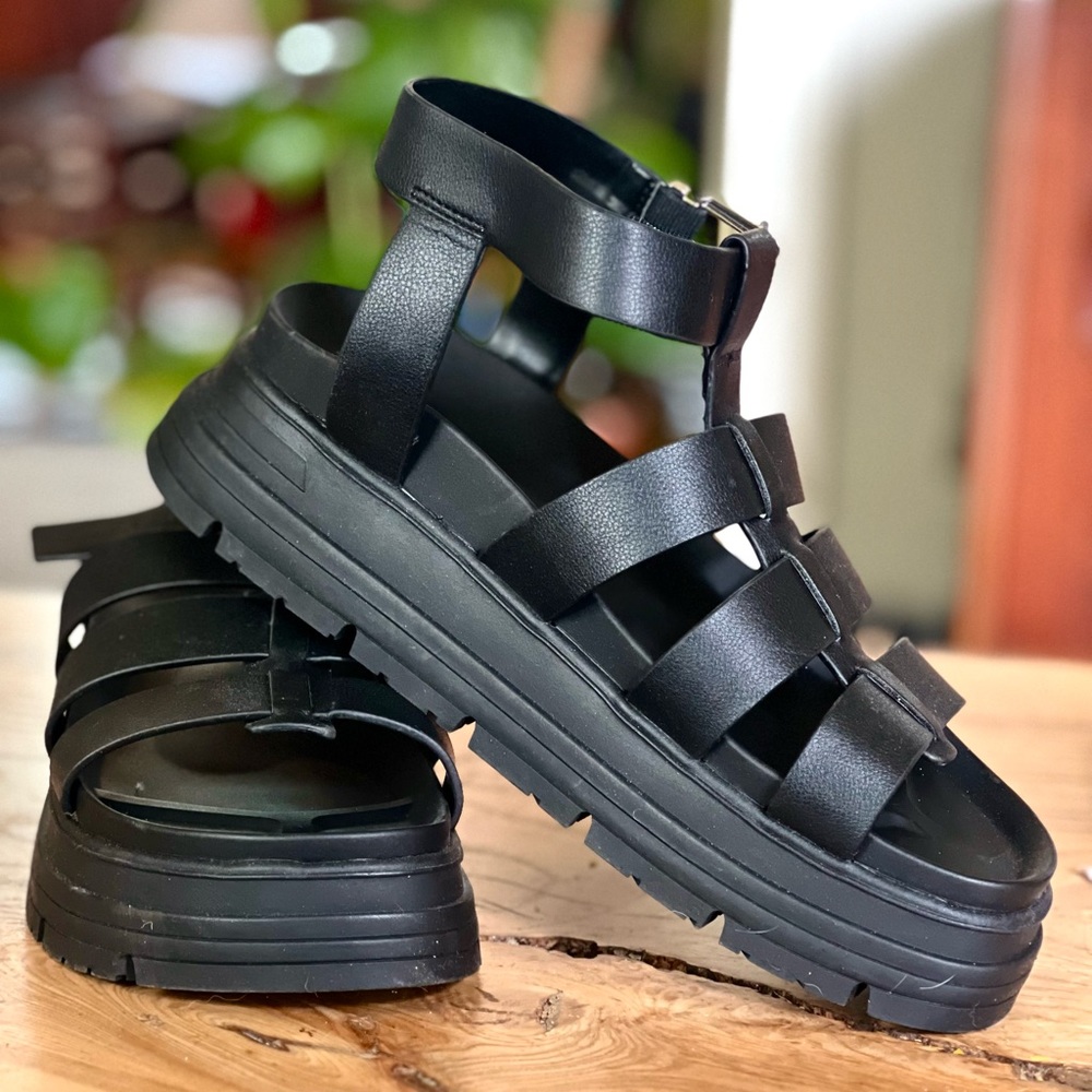 Chunky platform gladiators